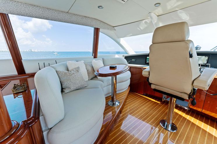 Charter Yacht CORAGGIO - LAZZARA 80 - 3 Cabins - Fort Lauderdale - Miami - Bahamas