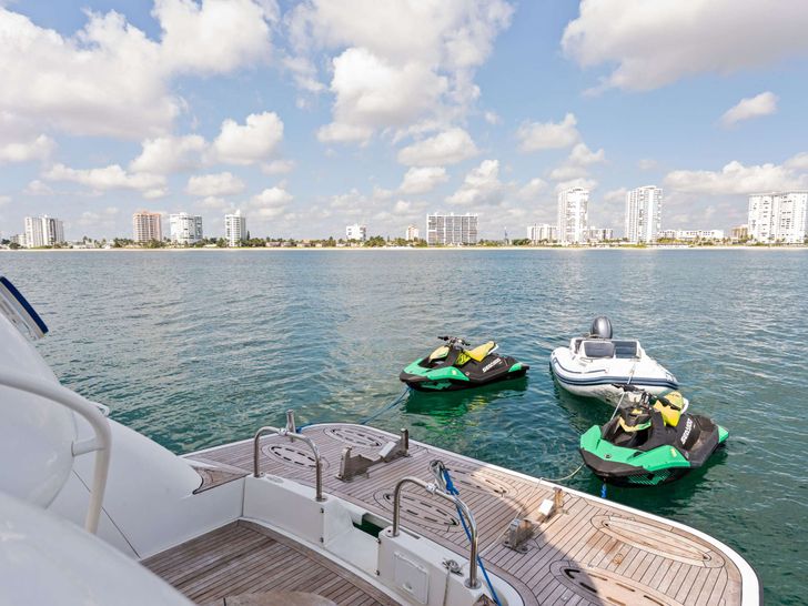 CORAGGIO - Tender&Two Sea-Doos CORAGGIO - Tender&Two Sea-Doos