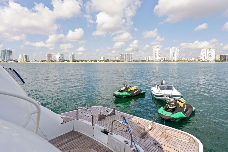 Charter Yacht CORAGGIO - LAZZARA 80 - 3 Cabins - Fort Lauderdale - Miami - Bahamas