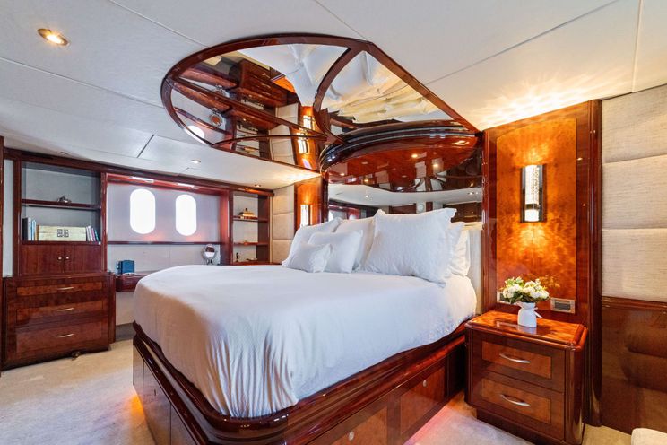 Charter Yacht CORAGGIO - LAZZARA 80 - 3 Cabins - Fort Lauderdale - Miami - Bahamas