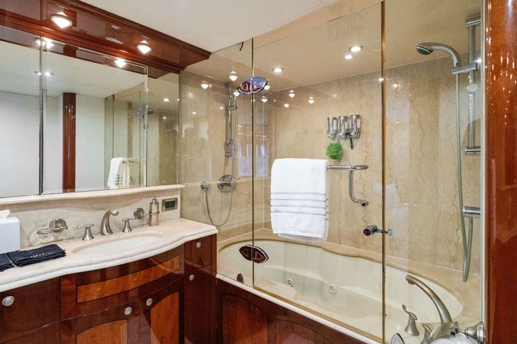 Charter Yacht CORAGGIO - LAZZARA 80 - 3 Cabins - Fort Lauderdale - Miami - Bahamas