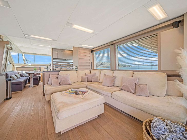 VOLO - Monte Carlo 70,main saloon VOLO - Monte Carlo 70,main saloon