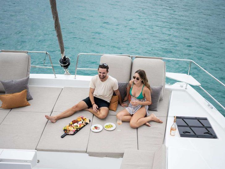 APRICITY Bali 4.6 - foredeck bronzing area APRICITY Bali 4.6 - foredeck bronzing area