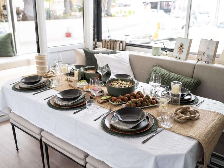HIGH 5 Bali 5.4 - dining set up HIGH 5 Bali 5.4 - dining set up