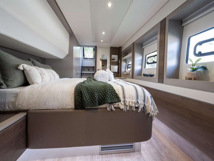 HIGH 5 Bali 5.4 - master cabin HIGH 5 Bali 5.4 - master cabin