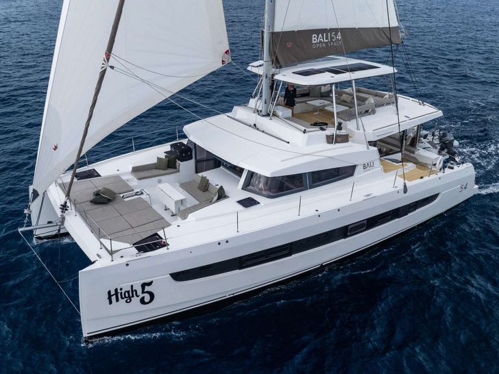 HIGH 5 Bali 5.4 - cruising HIGH 5 Bali 5.4 - cruising