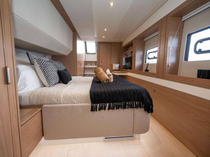 LOLA Bali 5.4 - master cabin LOLA Bali 5.4 - master cabin