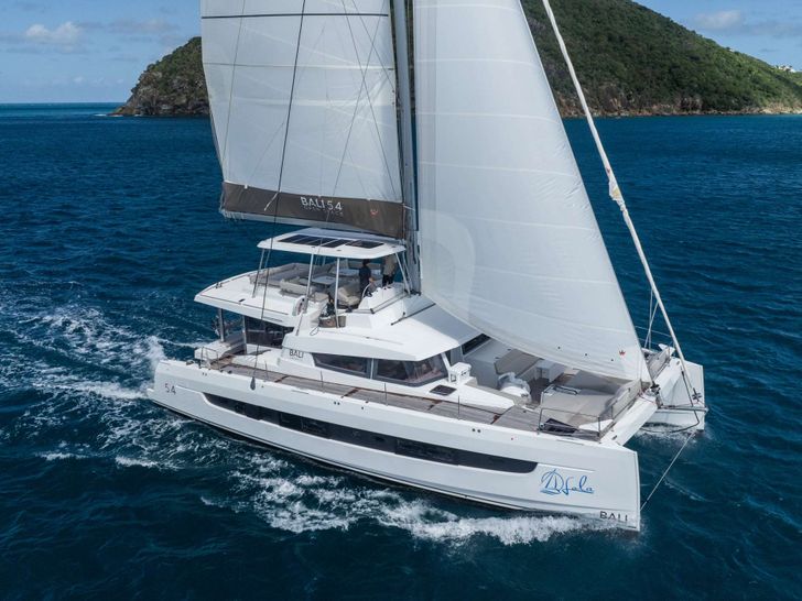 LOLA Bali 5.4 - sailing LOLA Bali 5.4 - sailing