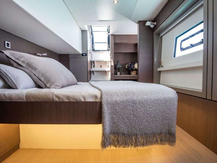 APHRODITE Bali 4.8 - master cabin APHRODITE Bali 4.8 - master cabin