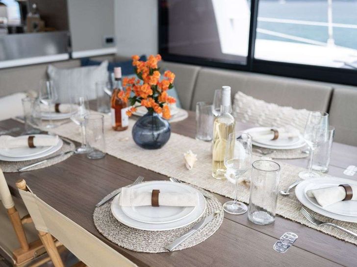 APHRODITE Bali 4.8 - dining table set up APHRODITE Bali 4.8 - dining table set up