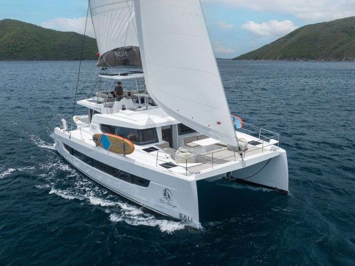 APHRODITE Bali 4.8 - cruising front view APHRODITE Bali 4.8 - cruising front view