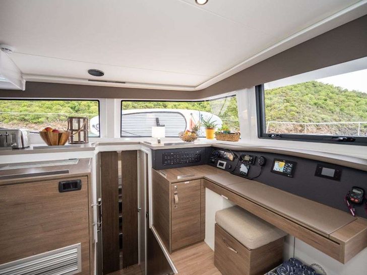 APHRODITE Bali 4.8 - cockpit APHRODITE Bali 4.8 - cockpit