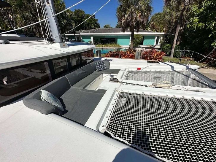 LEAF CHASER - Lagoon 450,bow trampolines LEAF CHASER - Lagoon 450,bow trampolines