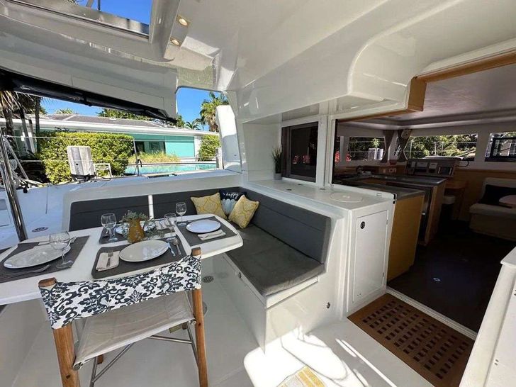 LEAF CHASER - Lagoon 450,alfresco dining set up LEAF CHASER - Lagoon 450,alfresco dining set up