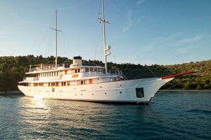 BELLEZZA - Custom 52m - 18 Cabins - Split - Dubrovnik - Hvar - Croatia BELLEZZA - Custom 52m - 18 Cabins - Split - Dubrovnik - Hvar - Croatia