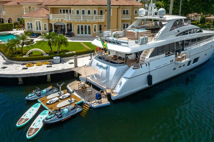 Charter Yacht BEACHFRONT II - Princess 105 - 5 Cabins - Nassau - Exumas - Bahamas