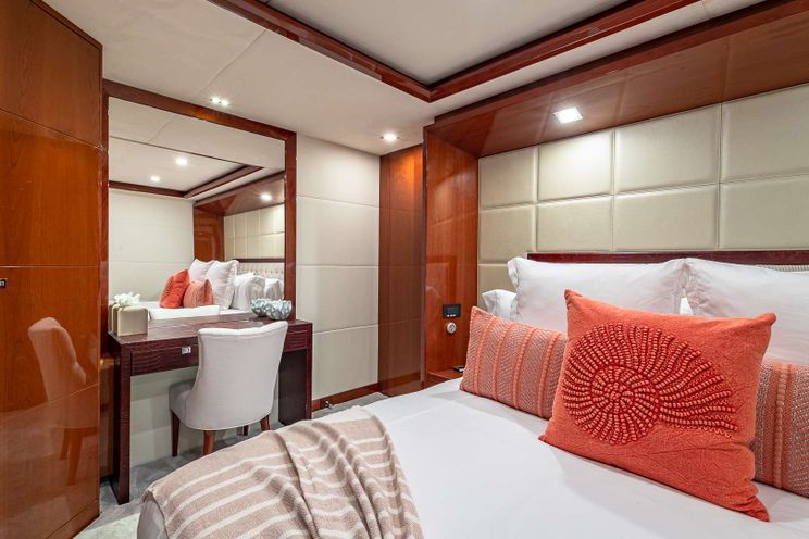 Charter Yacht BEACHFRONT II - Princess 105 - 5 Cabins - Nassau - Exumas - Bahamas