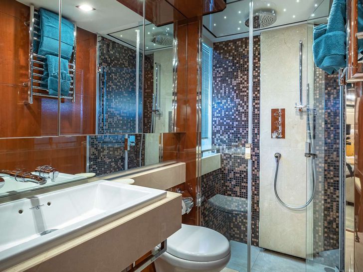 BEACHFRONT II - Princess UK 105,twin cabin bathroom BEACHFRONT II - Princess UK 105,twin cabin bathroom