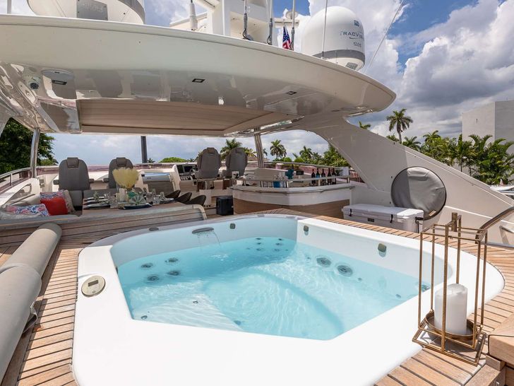 BEACHFRONT II - Princess UK 105,flybridge jacuzzi BEACHFRONT II - Princess UK 105,flybridge jacuzzi