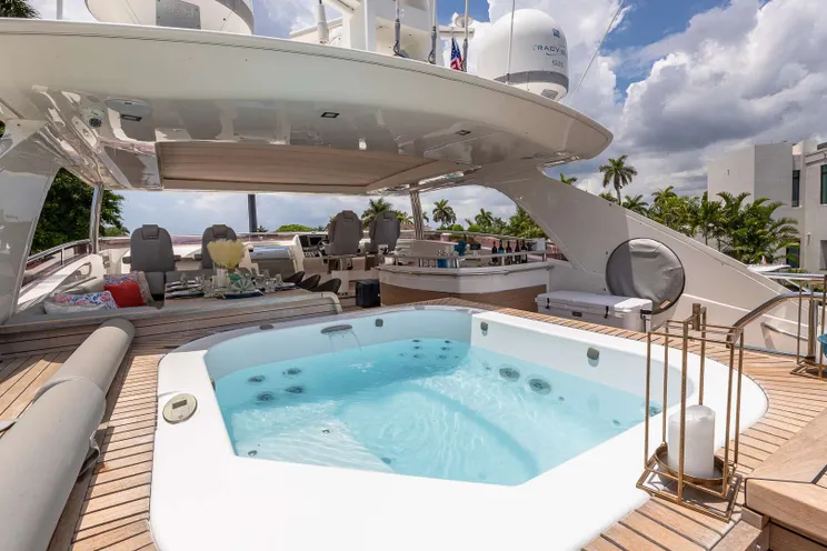 Charter Yacht BEACHFRONT II - Princess 105 - 5 Cabins - Nassau - Exumas - Bahamas