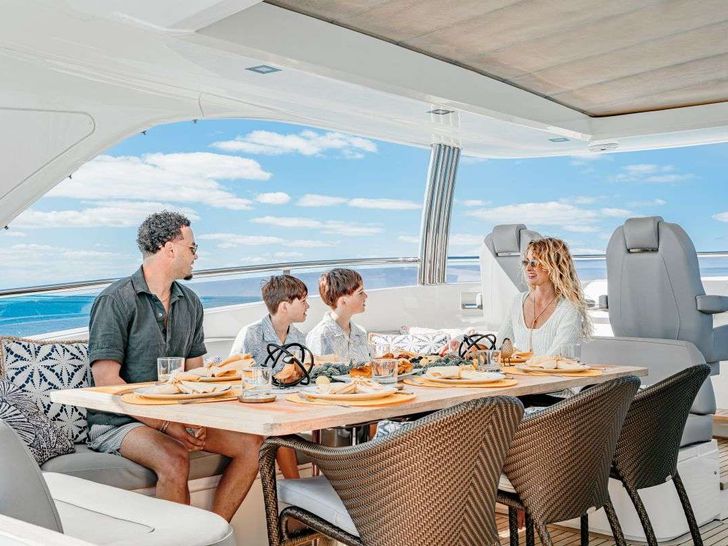 Flybridge Dining Flybridge Dining
