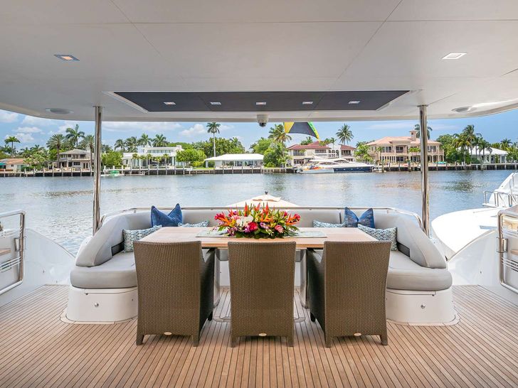 BEACHFRONT II - Princess UK 105,aft alfresco lounge BEACHFRONT II - Princess UK 105,aft alfresco lounge