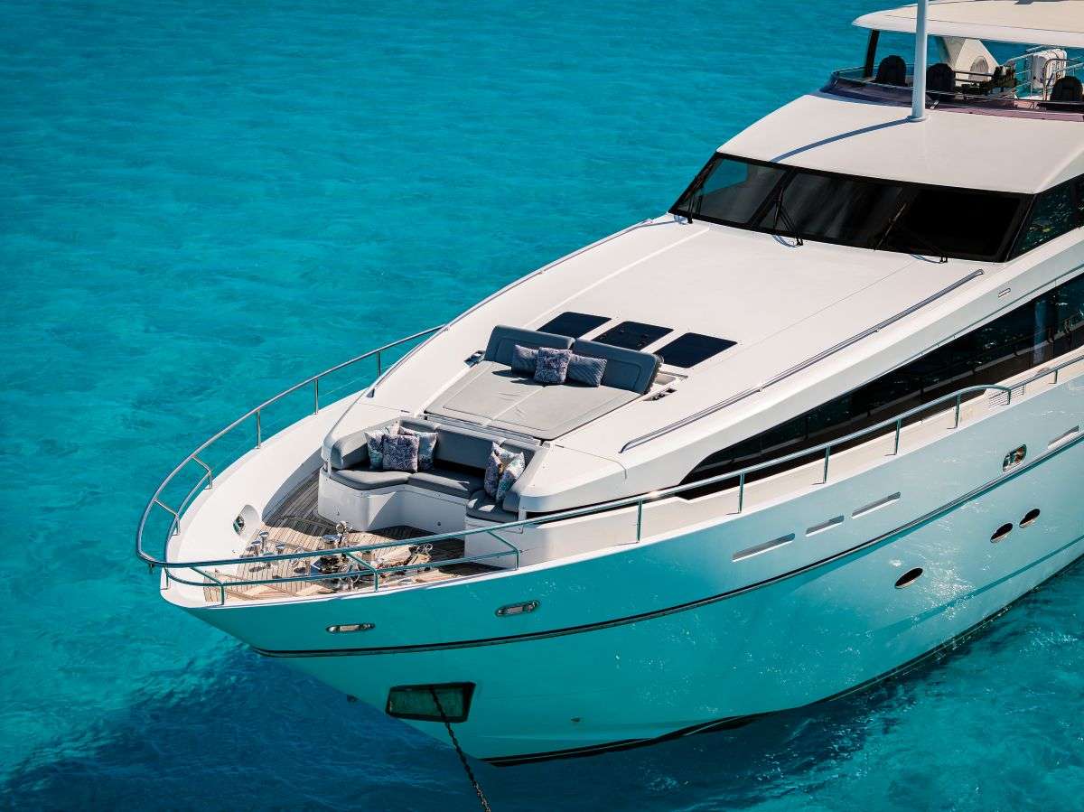 Charter Yacht BEACHFRONT II - Princess 105 - 5 Cabins - Nassau - Exumas - Bahamas