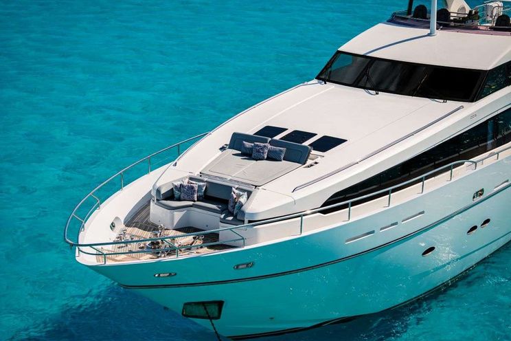 Charter Yacht BEACHFRONT II - Princess 105 - 5 Cabins - Nassau - Exumas - Bahamas