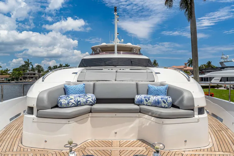 Charter Yacht BEACHFRONT II - Princess 105 - 5 Cabins - Nassau - Exumas - Bahamas