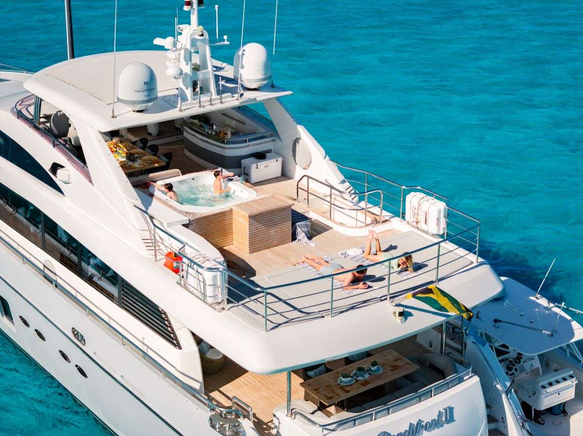 Charter Yacht BEACHFRONT II - Princess 105 - 5 Cabins - Nassau - Exumas - Bahamas