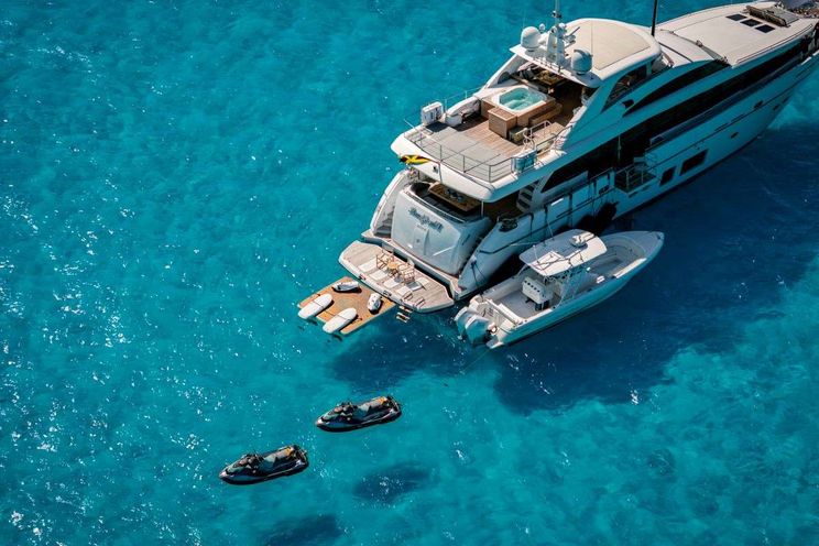 Charter Yacht BEACHFRONT II - Princess 105 - 5 Cabins - Nassau - Exumas - Bahamas