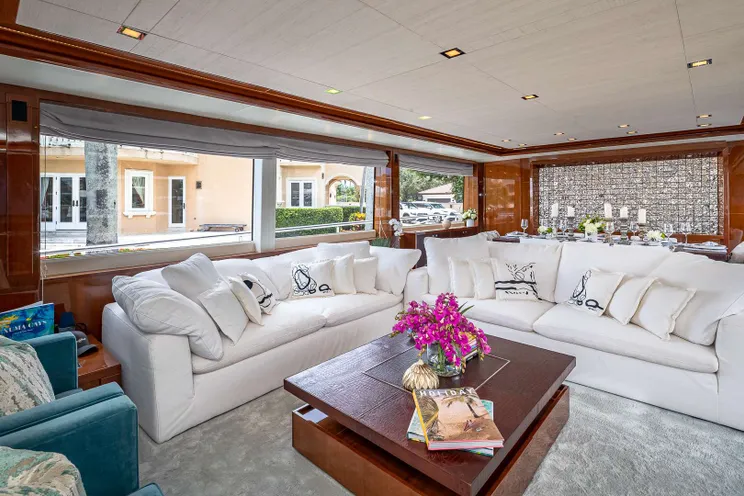 Charter Yacht BEACHFRONT II - Princess 105 - 5 Cabins - Nassau - Exumas - Bahamas