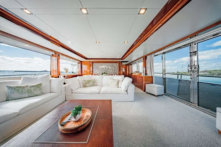 Charter Yacht BEACHFRONT II - Princess 105 - 5 Cabins - Nassau - Exumas - Bahamas