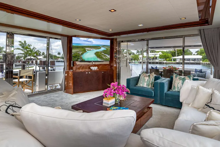 Charter Yacht BEACHFRONT II - Princess 105 - 5 Cabins - Nassau - Exumas - Bahamas