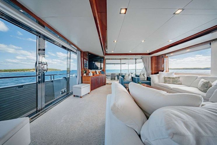 Charter Yacht BEACHFRONT II - Princess 105 - 5 Cabins - Nassau - Exumas - Bahamas