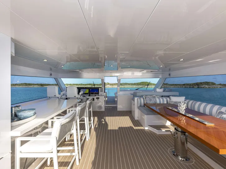 OMAKASE Horizon PC68 - Flybridge covered lounge OMAKASE Horizon PC68 - Flybridge covered lounge