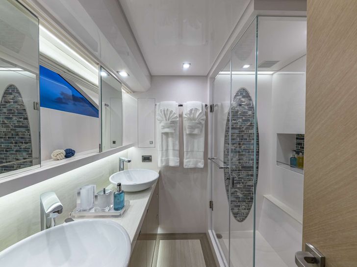 OMAKASE Horizon PC68 - Master Cabin Bathroom OMAKASE Horizon PC68 - Master Cabin Bathroom