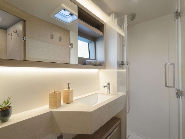 NAVYA Lagoon 51 - cabin bathroom NAVYA Lagoon 51 - cabin bathroom
