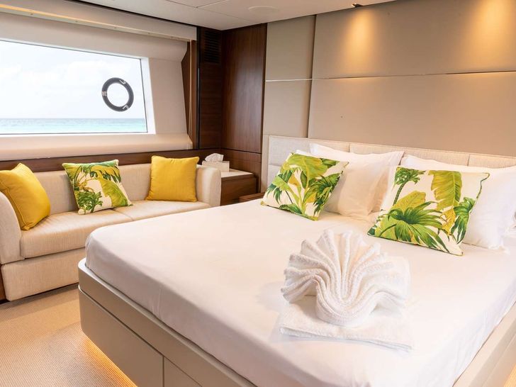 SORANA II Princess UK 81 - master cabin SORANA II Princess UK 81 - master cabin