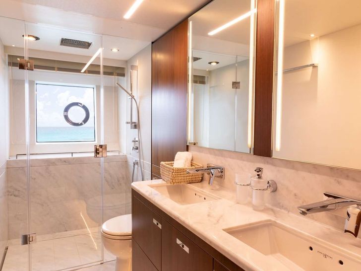 SORANA II Princess UK 81 - master cabin bathroom SORANA II Princess UK 81 - master cabin bathroom