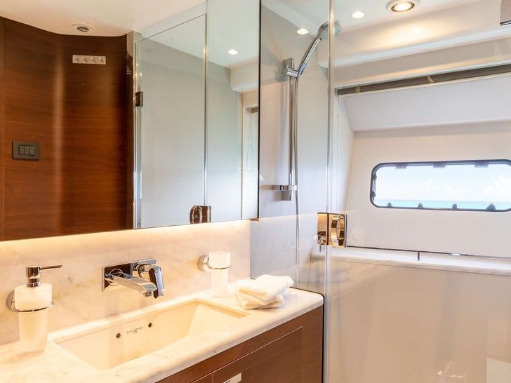 SORANA II Princess UK 81 - VIP cabin bathroom SORANA II Princess UK 81 - VIP cabin bathroom