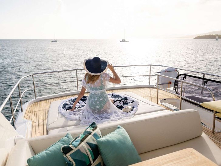 SORANA II Princess UK 81 - flybridge sun bed SORANA II Princess UK 81 - flybridge sun bed