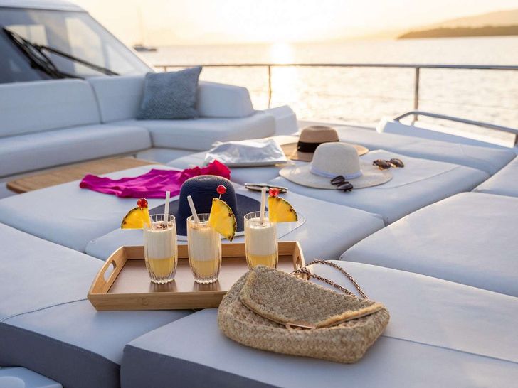 SORANA II Princess UK 81 - foredeck cushioned lounge SORANA II Princess UK 81 - foredeck cushioned lounge