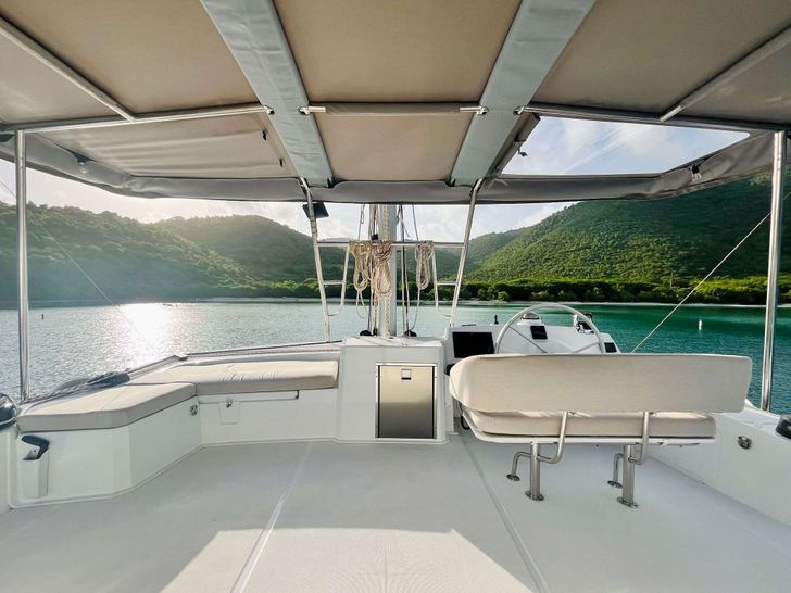 DOCK HOLIDAY Bali 4.6 - flybridge DOCK HOLIDAY Bali 4.6 - flybridge