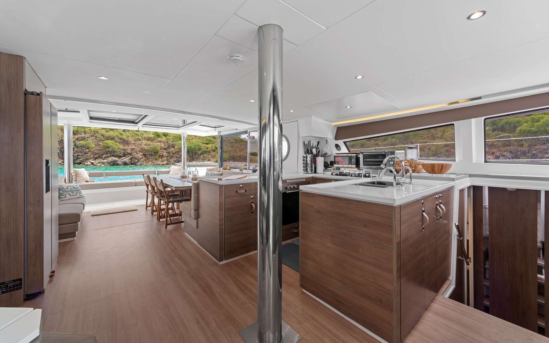 DANTE Bali 5.4 - galley