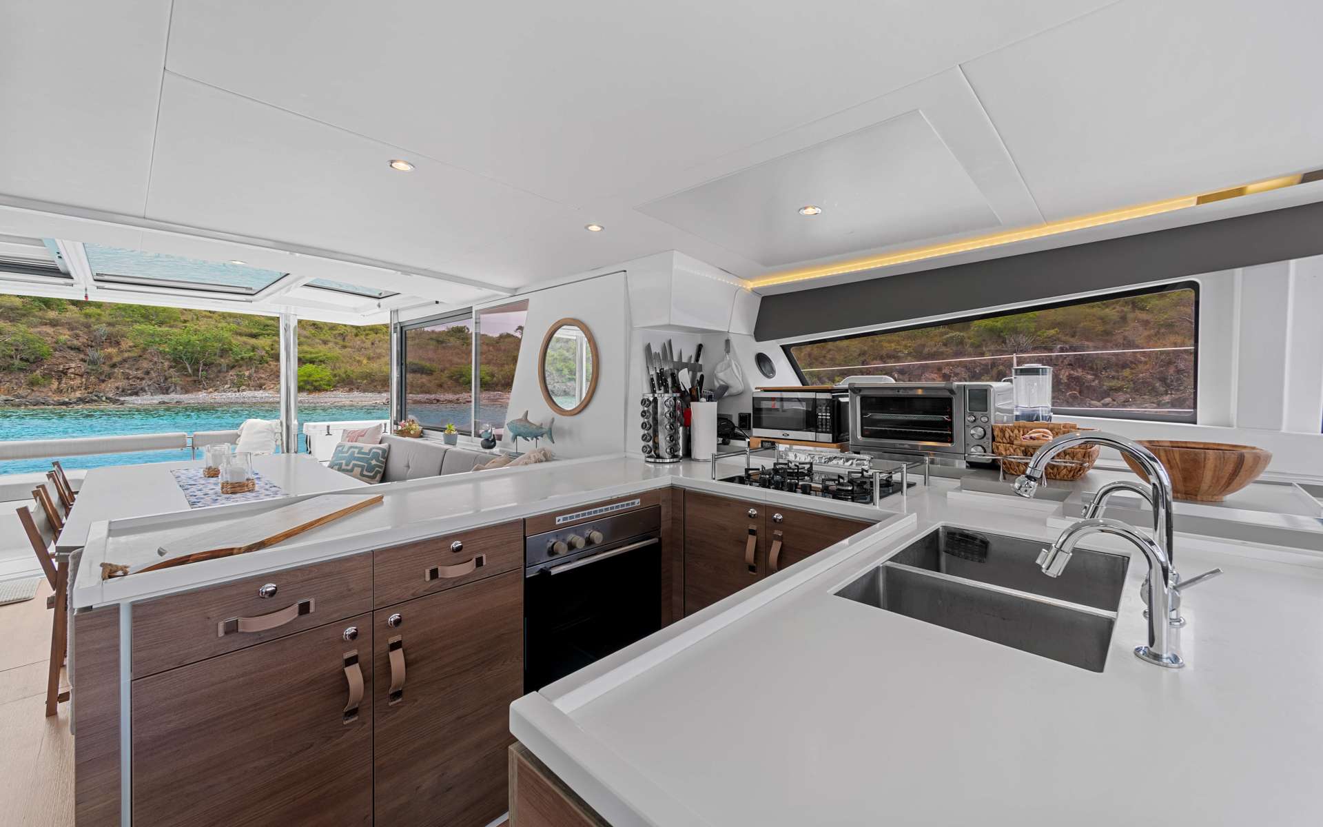 DANTE Bali 5.4 - galley close up