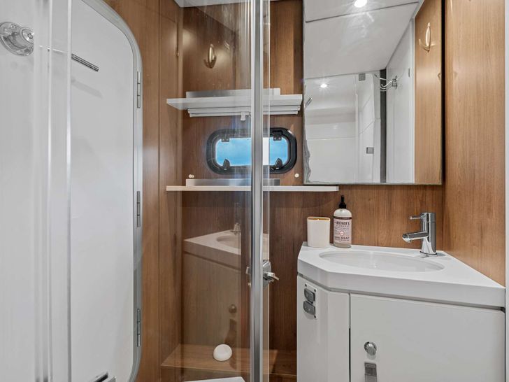 DANTE Bali 5.4 - cabin 3 bathroom DANTE Bali 5.4 - cabin 3 bathroom