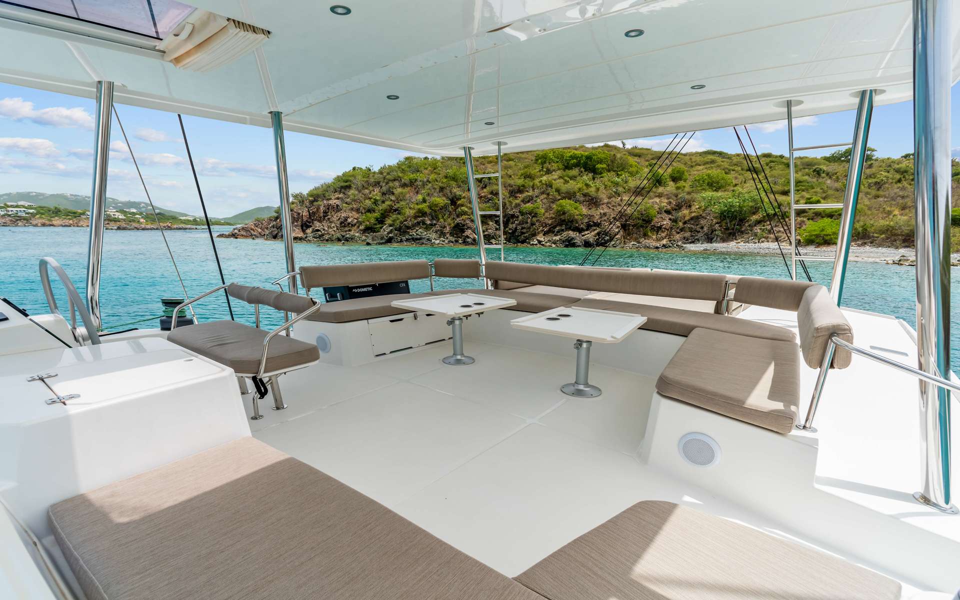 DANTE Bali 5.4 - flybridge lounge