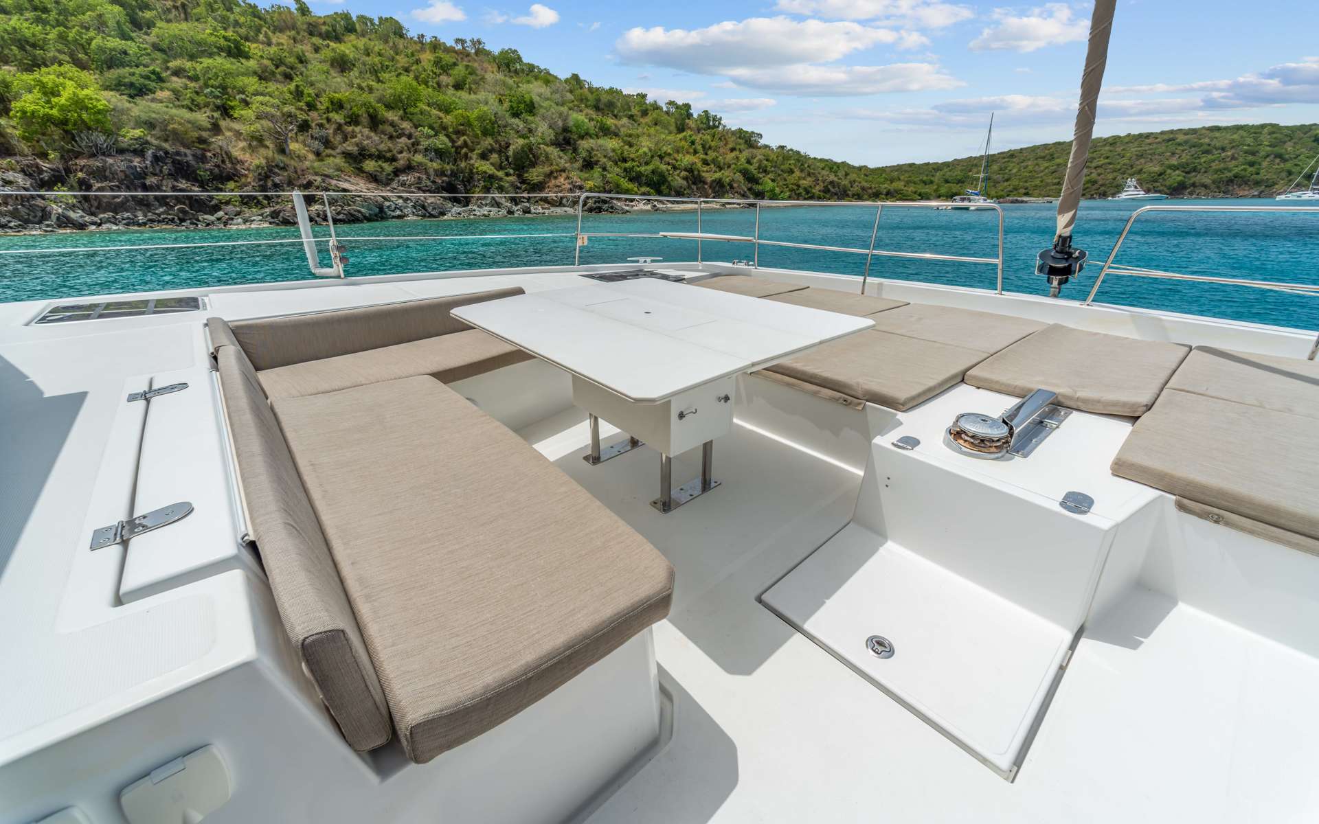 DANTE Bali 5.4 - foredeck lounge and sunbathing area