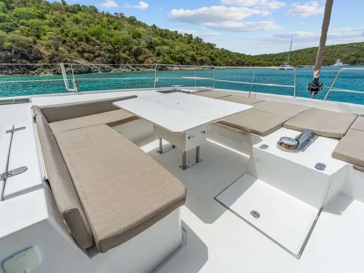 DANTE Bali 5.4 - foredeck lounge and sunbathing area DANTE Bali 5.4 - foredeck lounge and sunbathing area